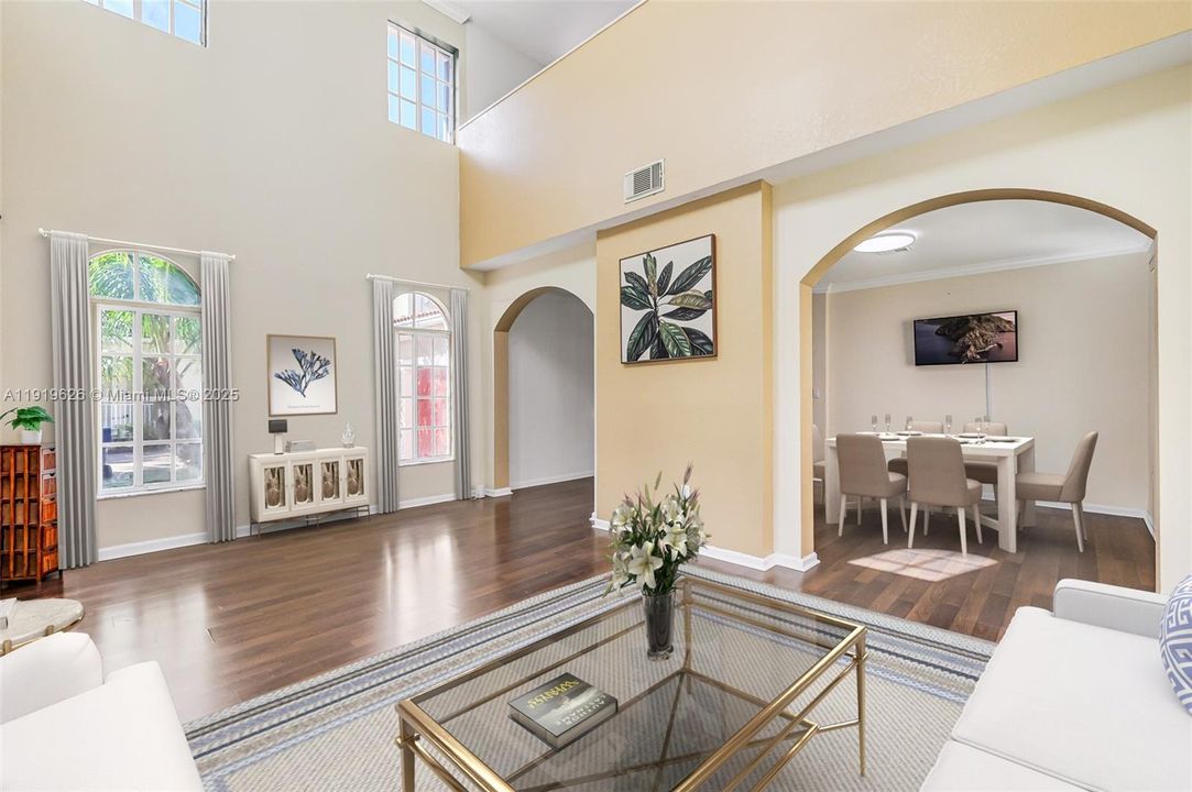 Под контрактом: $535,000 (5 спален, 4 ванн, 3120 Квадратных фут)