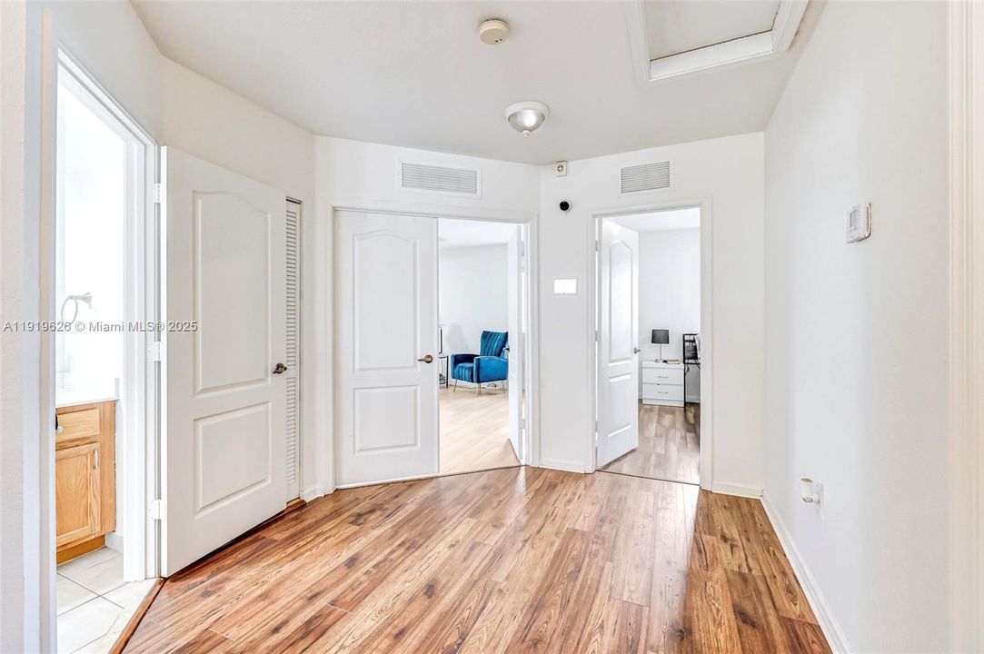 Под контрактом: $535,000 (5 спален, 4 ванн, 3120 Квадратных фут)