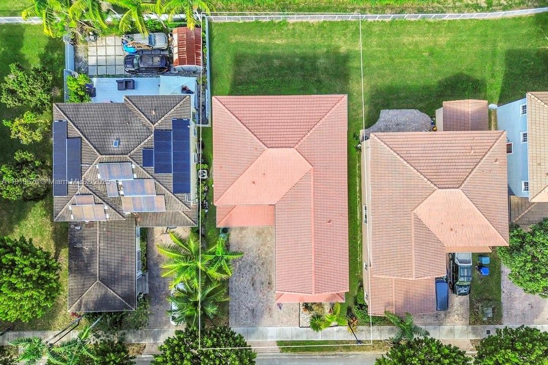 Под контрактом: $535,000 (5 спален, 4 ванн, 3120 Квадратных фут)