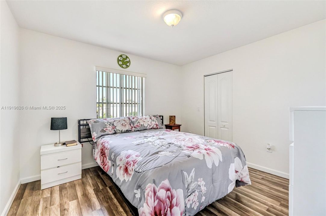 Под контрактом: $535,000 (5 спален, 4 ванн, 3120 Квадратных фут)