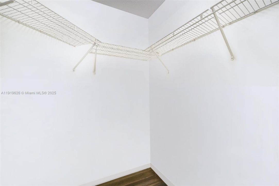 Под контрактом: $535,000 (5 спален, 4 ванн, 3120 Квадратных фут)