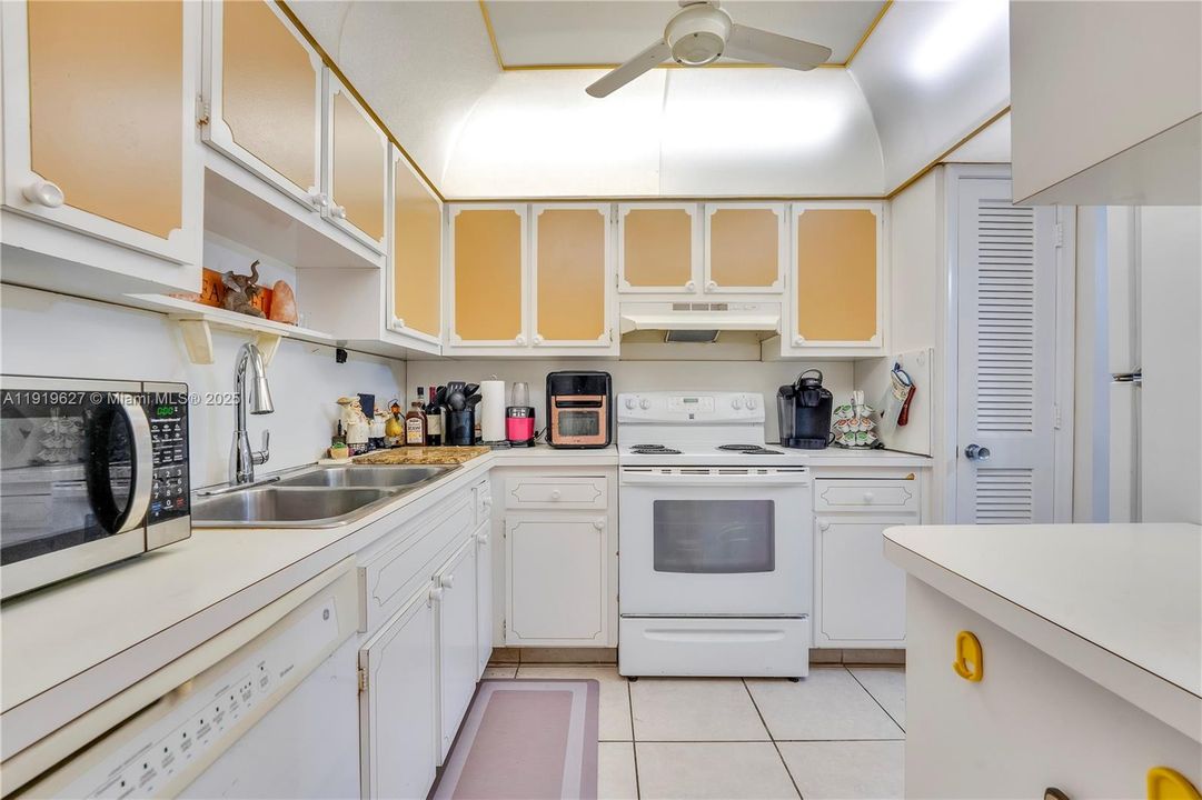 待售: $200,000 (2 贝兹, 2 浴室, 1160 平方英尺)