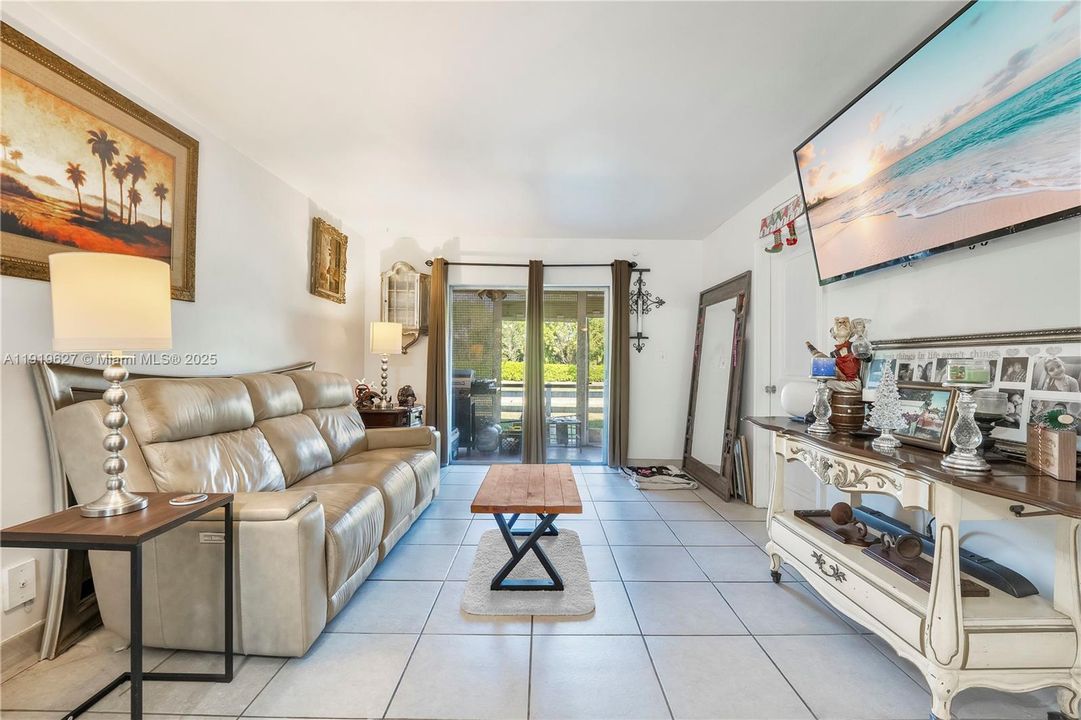 待售: $200,000 (2 贝兹, 2 浴室, 1160 平方英尺)