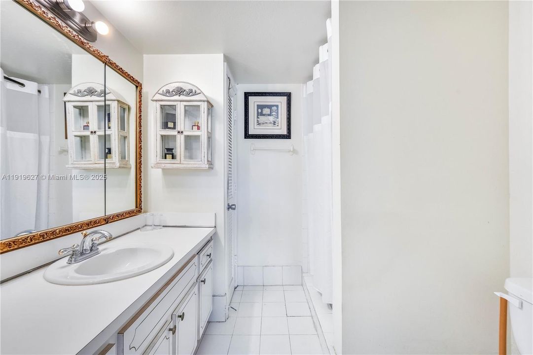 待售: $200,000 (2 贝兹, 2 浴室, 1160 平方英尺)