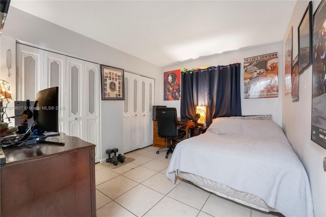 待售: $200,000 (2 贝兹, 2 浴室, 1160 平方英尺)