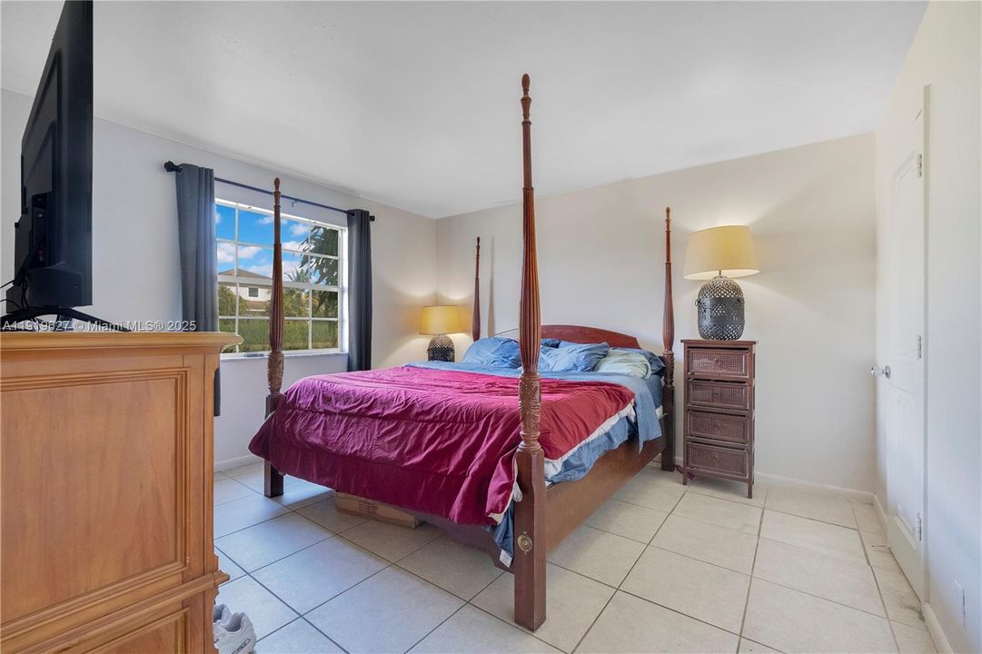 待售: $200,000 (2 贝兹, 2 浴室, 1160 平方英尺)