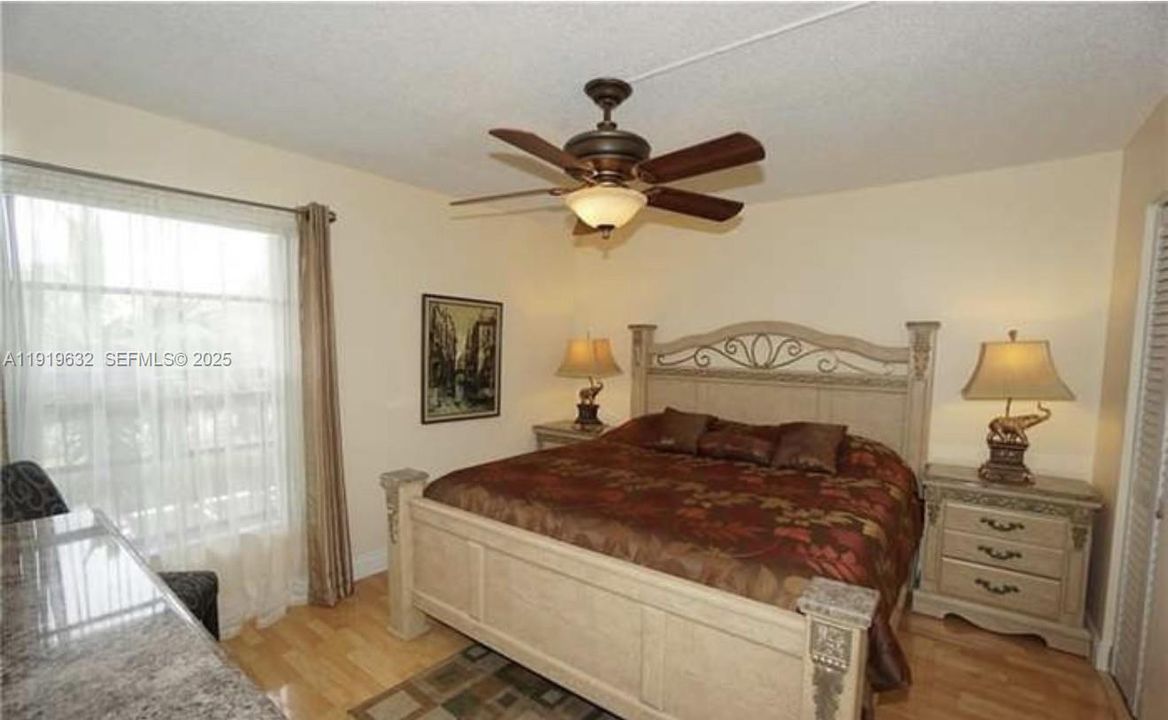 For Sale: $190,000 (2 beds, 2 baths, 1220 Square Feet)