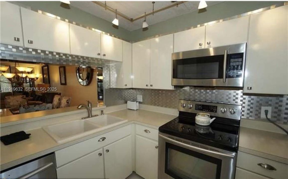 For Sale: $190,000 (2 beds, 2 baths, 1220 Square Feet)