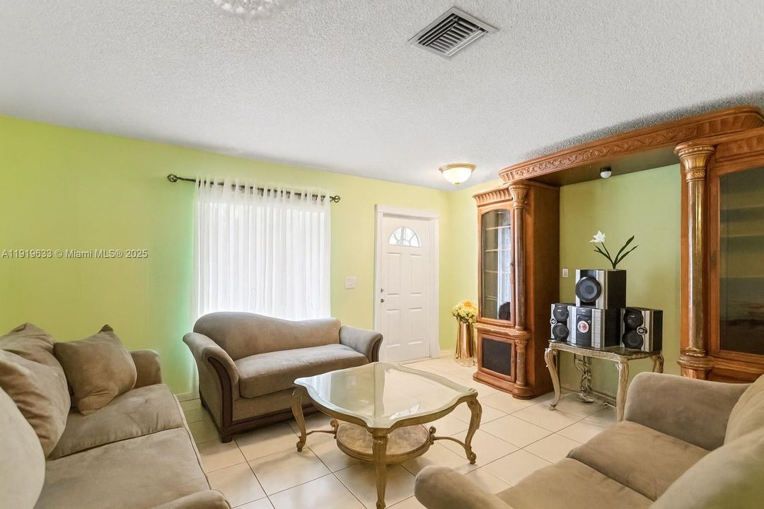 待售: $469,000 (3 贝兹, 2 浴室, 1731 平方英尺)