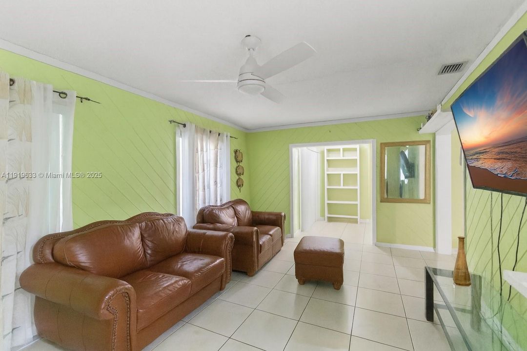 待售: $469,000 (3 贝兹, 2 浴室, 1731 平方英尺)