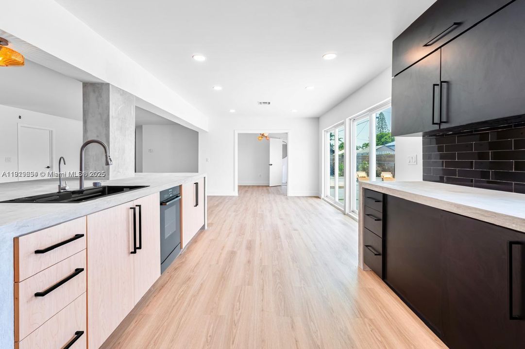 На продажу: $890,000 (3 спален, 2 ванн, 2242 Квадратных фут)