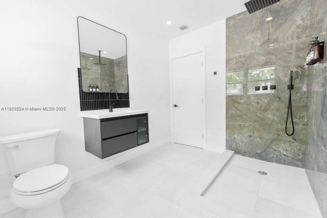 На продажу: $890,000 (3 спален, 2 ванн, 2242 Квадратных фут)