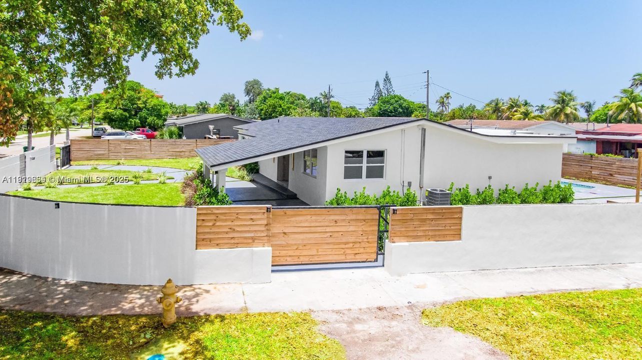 На продажу: $890,000 (3 спален, 2 ванн, 2242 Квадратных фут)