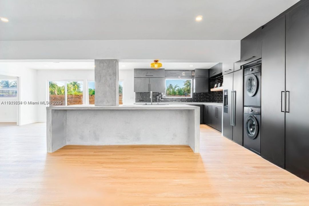 На продажу: $890,000 (3 спален, 2 ванн, 2242 Квадратных фут)