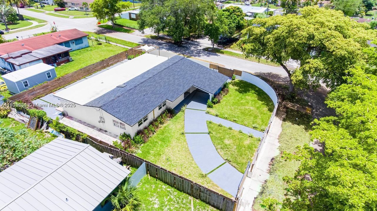 На продажу: $890,000 (3 спален, 2 ванн, 2242 Квадратных фут)