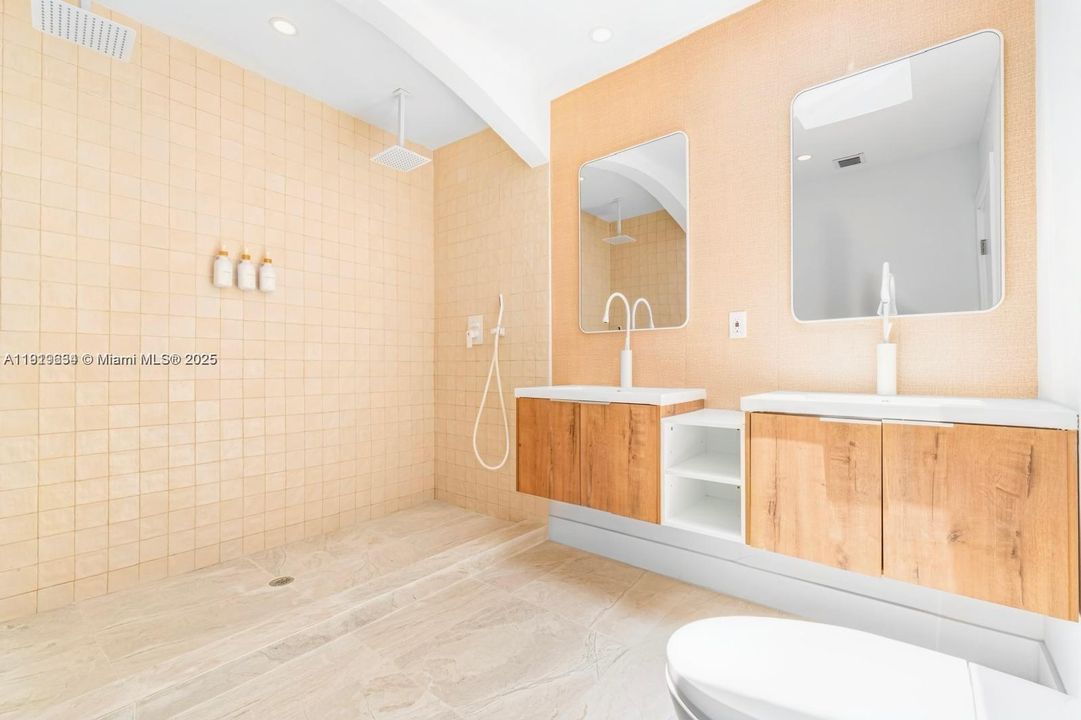 На продажу: $890,000 (3 спален, 2 ванн, 2242 Квадратных фут)