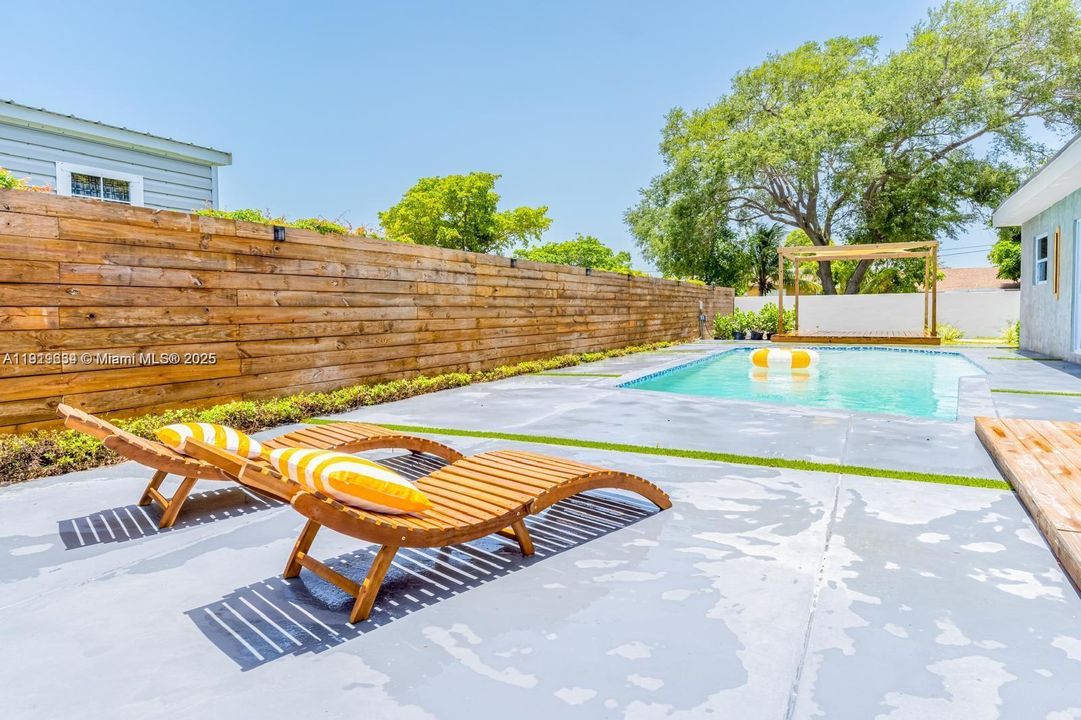 На продажу: $890,000 (3 спален, 2 ванн, 2242 Квадратных фут)