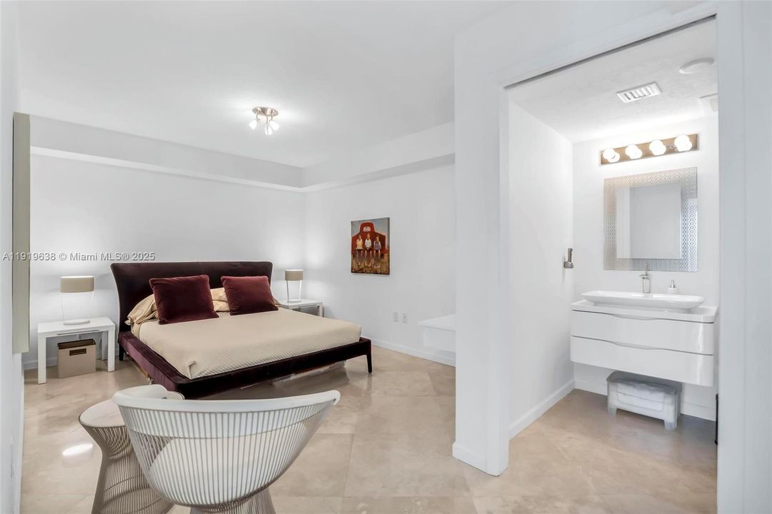 2nd bedroom / home office / den