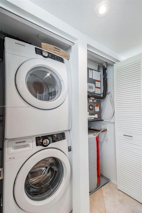 На продажу: $1,299,000 (2 спален, 2 ванн, 1445 Квадратных фут)