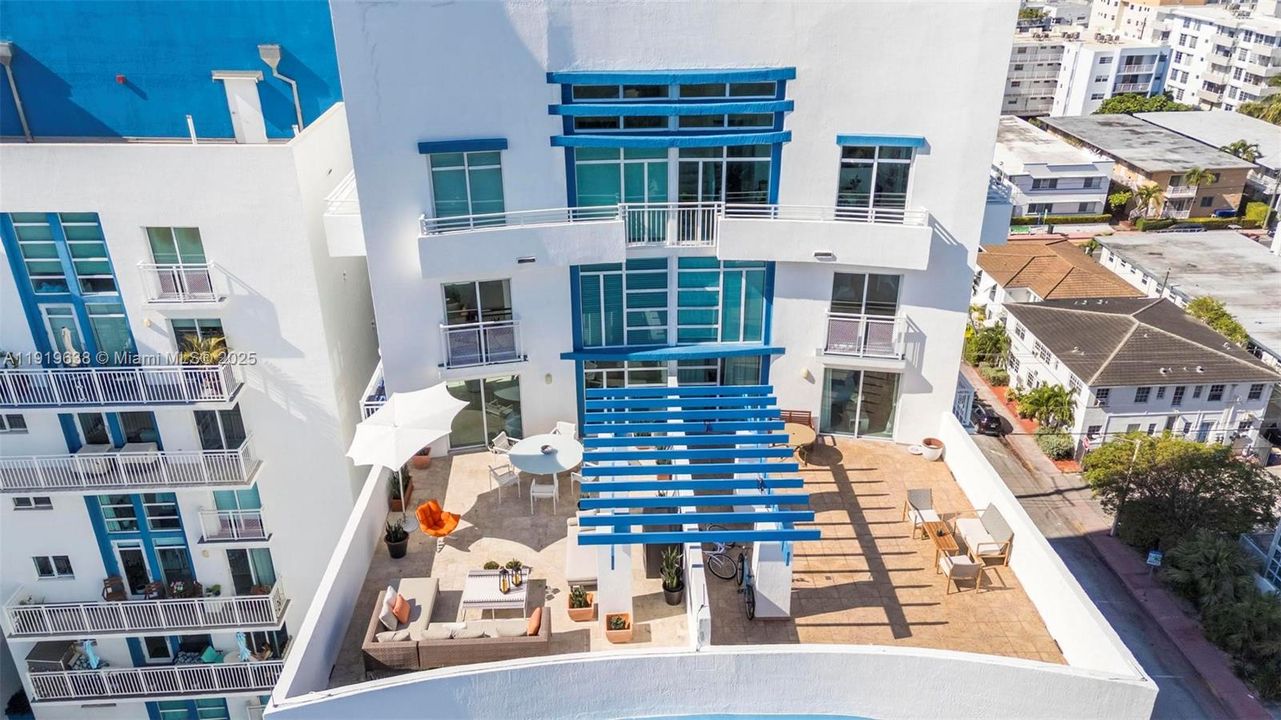 На продажу: $1,299,000 (2 спален, 2 ванн, 1445 Квадратных фут)