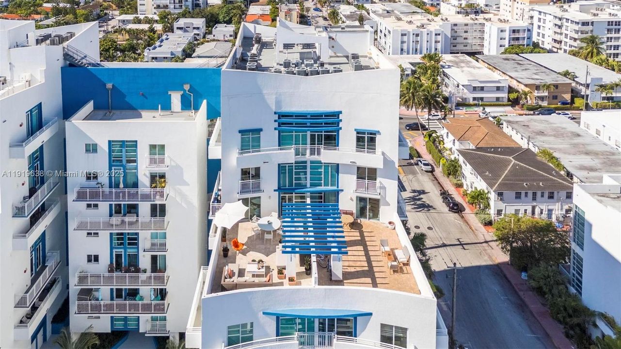 На продажу: $1,299,000 (2 спален, 2 ванн, 1445 Квадратных фут)