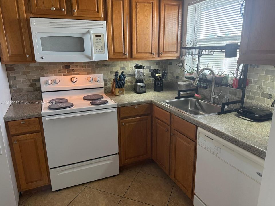 En Renta: $1,950 (2 camas, 2 baños, 850 Pies cuadrados)