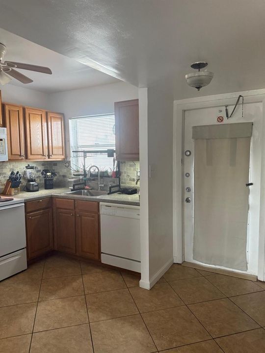 En Renta: $1,950 (2 camas, 2 baños, 850 Pies cuadrados)