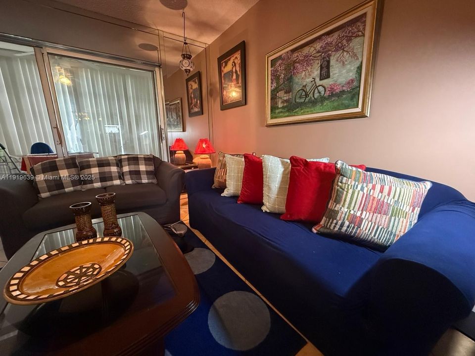 En Renta: $1,950 (2 camas, 2 baños, 850 Pies cuadrados)