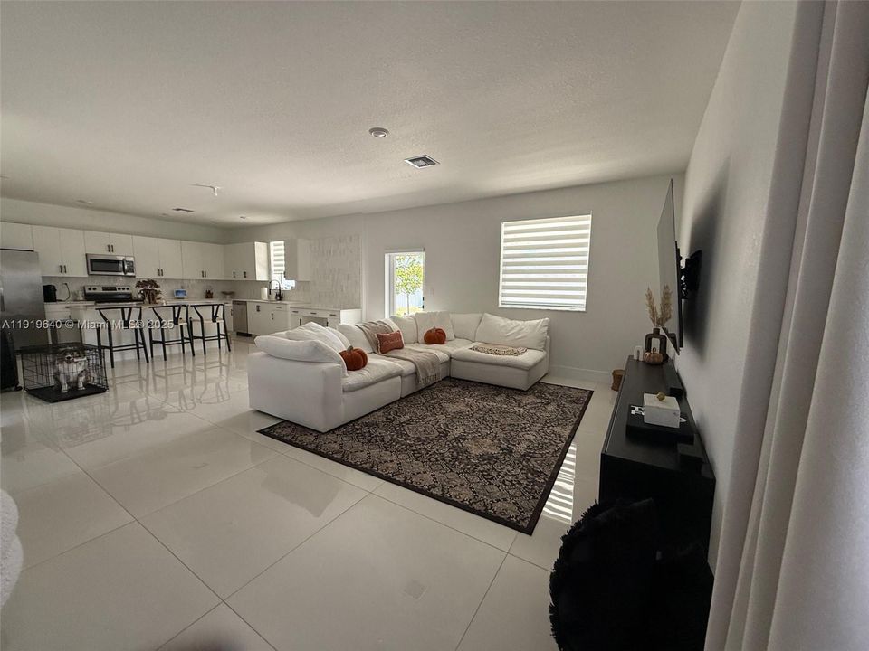 待售: $750,000 (4 贝兹, 2 浴室, 2213 平方英尺)