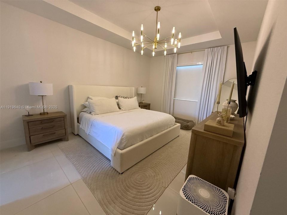 待售: $750,000 (4 贝兹, 2 浴室, 2213 平方英尺)