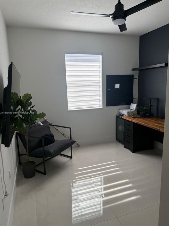 待售: $750,000 (4 贝兹, 2 浴室, 2213 平方英尺)