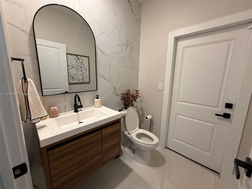 1/2 Bathroom