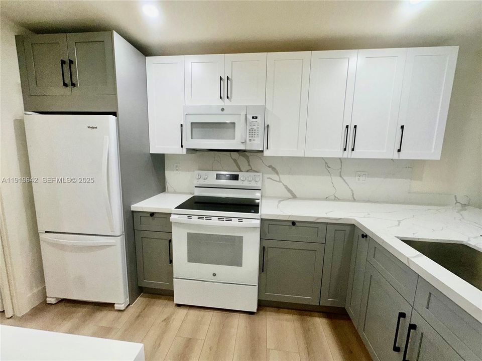 For Rent: $3,400 (3 beds, 2 baths, 1323 Square Feet)