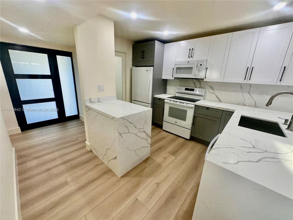 For Rent: $3,400 (3 beds, 2 baths, 1323 Square Feet)