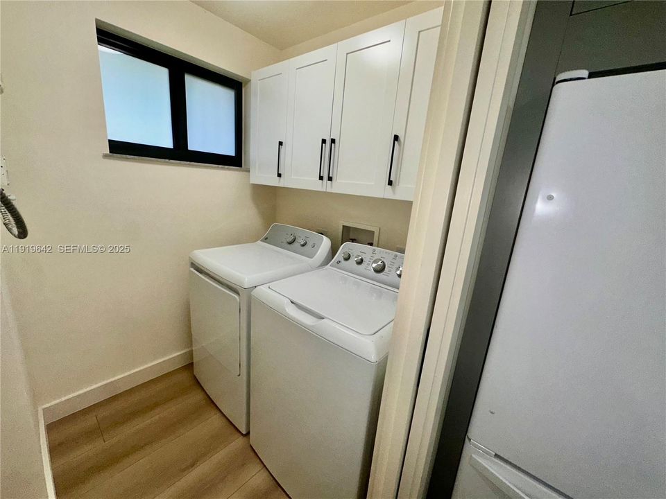 For Rent: $3,400 (3 beds, 2 baths, 1323 Square Feet)