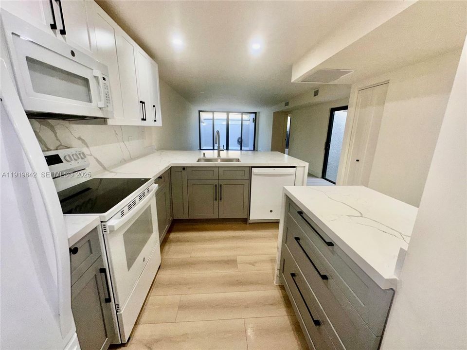 For Rent: $3,400 (3 beds, 2 baths, 1323 Square Feet)