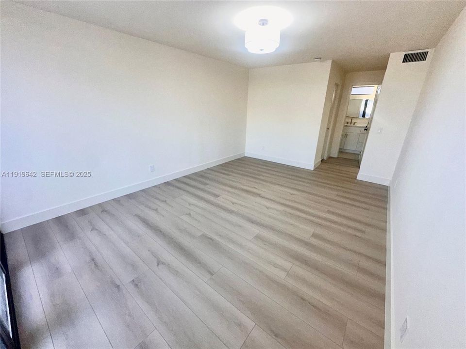 For Rent: $3,400 (3 beds, 2 baths, 1323 Square Feet)