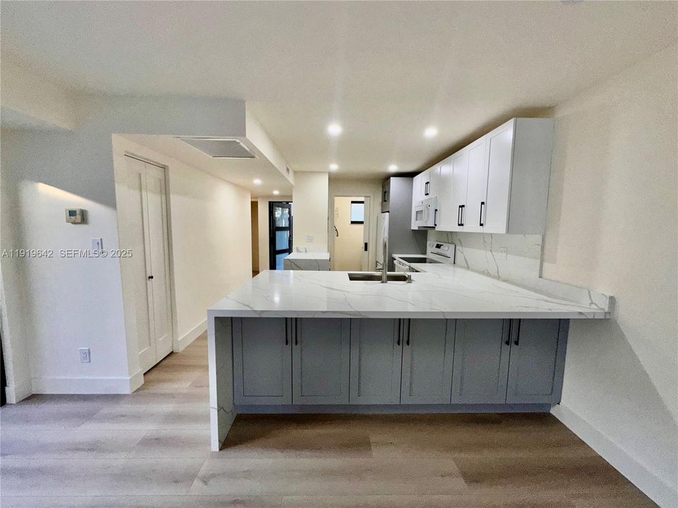 For Rent: $3,400 (3 beds, 2 baths, 1323 Square Feet)