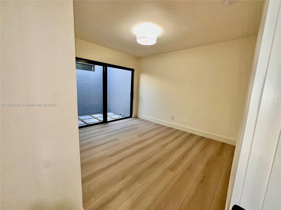 For Rent: $3,400 (3 beds, 2 baths, 1323 Square Feet)