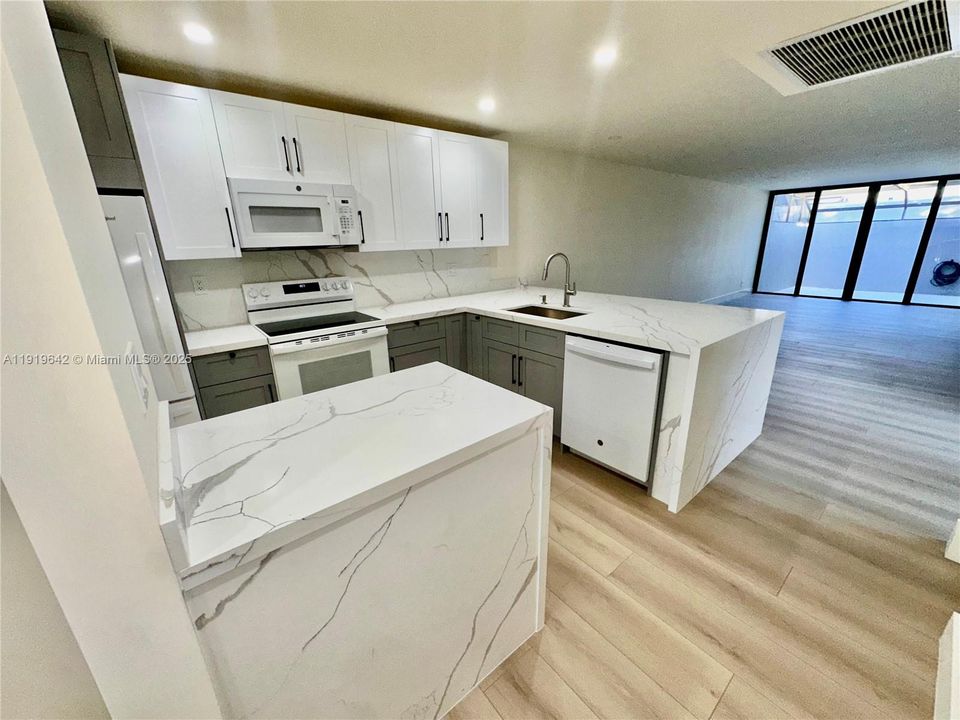 For Rent: $3,400 (3 beds, 2 baths, 1323 Square Feet)