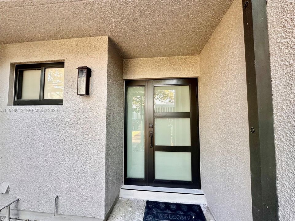 For Rent: $3,400 (3 beds, 2 baths, 1323 Square Feet)