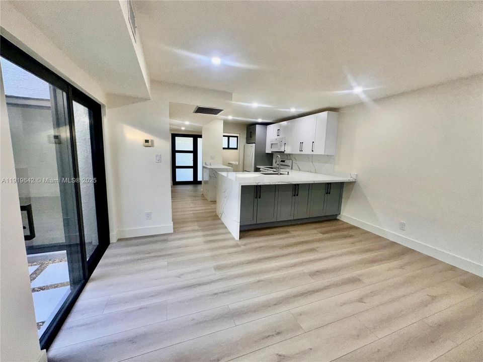 For Rent: $3,400 (3 beds, 2 baths, 1323 Square Feet)