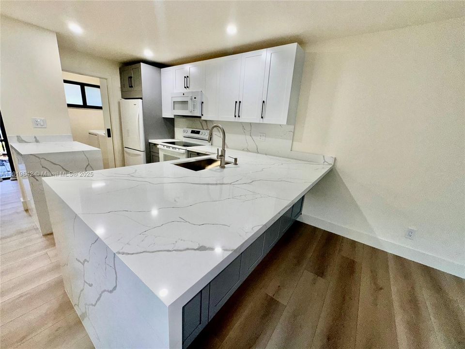 For Rent: $3,400 (3 beds, 2 baths, 1323 Square Feet)