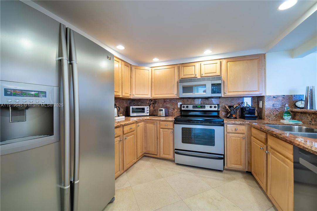 For Sale: $725,000 (2 beds, 2 baths, 1088 Square Feet)