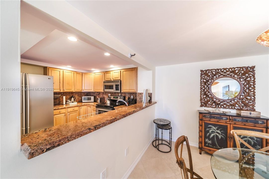 For Sale: $725,000 (2 beds, 2 baths, 1088 Square Feet)