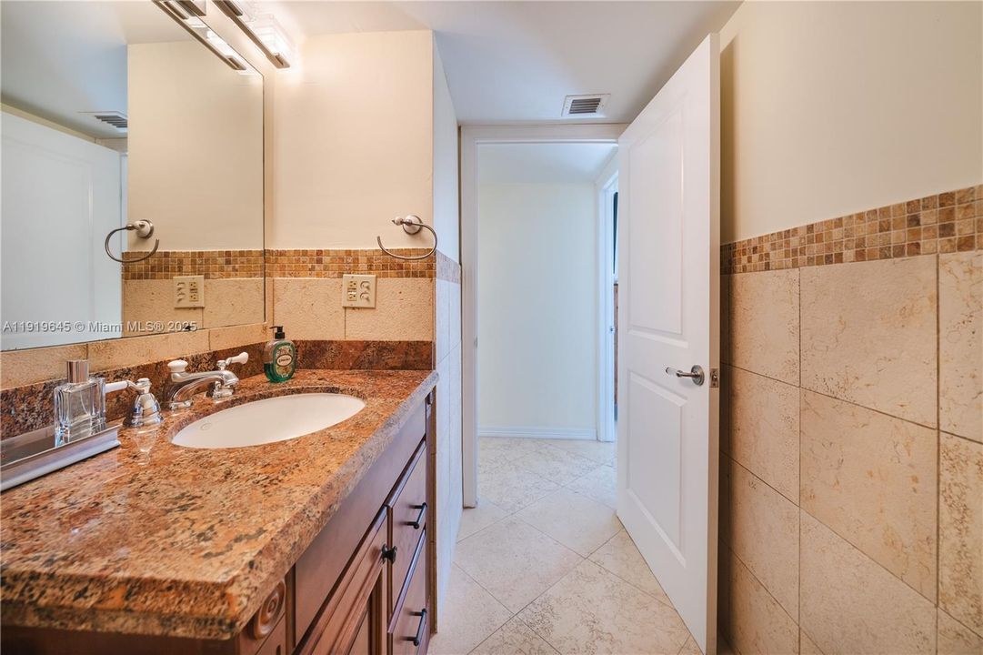 For Sale: $725,000 (2 beds, 2 baths, 1088 Square Feet)