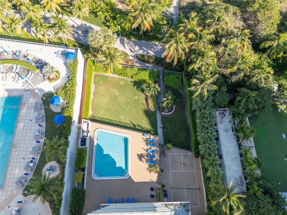 For Sale: $725,000 (2 beds, 2 baths, 1088 Square Feet)