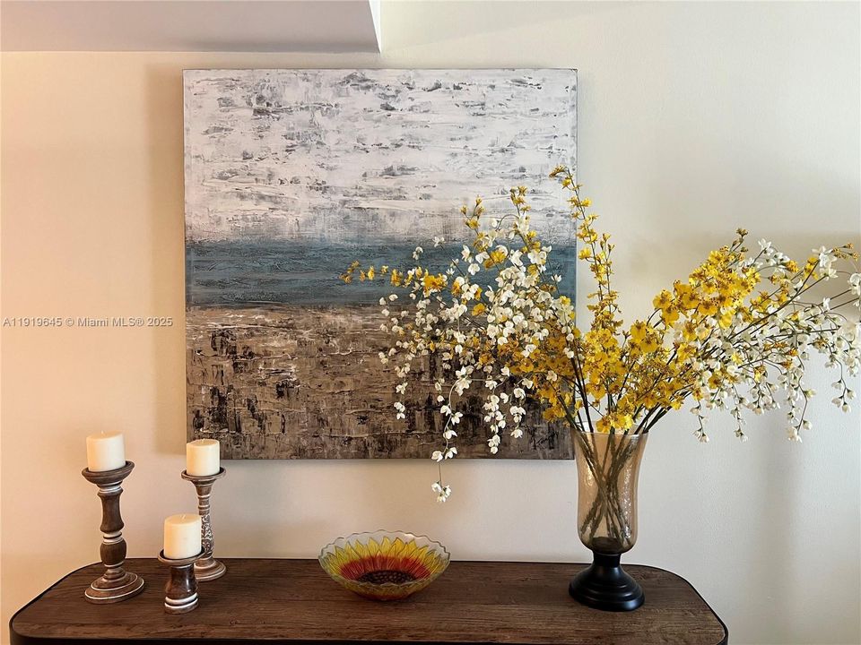 For Sale: $725,000 (2 beds, 2 baths, 1088 Square Feet)