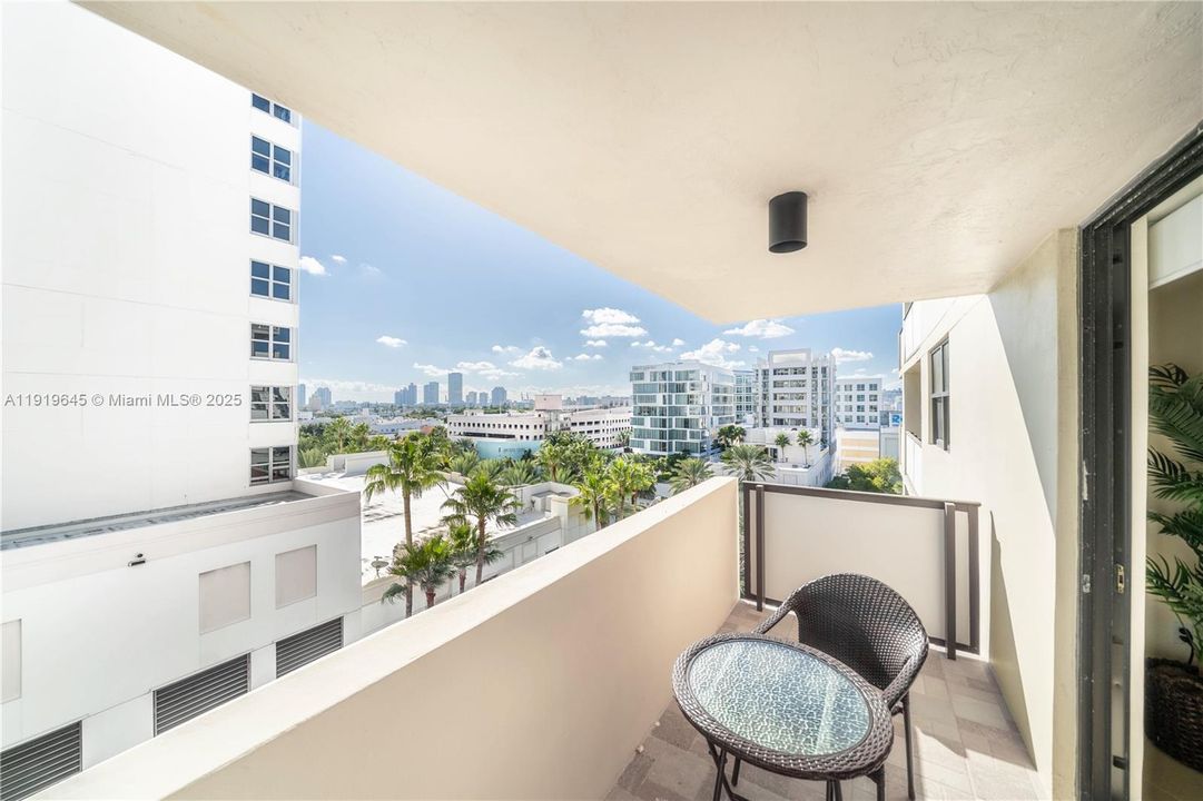 For Sale: $725,000 (2 beds, 2 baths, 1088 Square Feet)