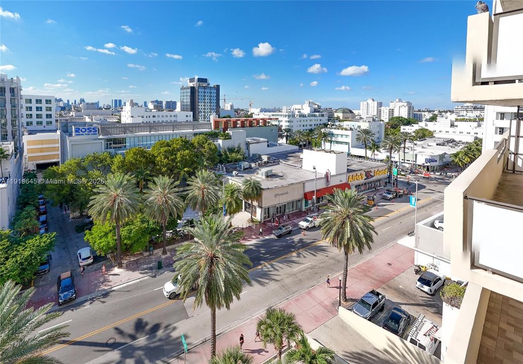 For Sale: $725,000 (2 beds, 2 baths, 1088 Square Feet)